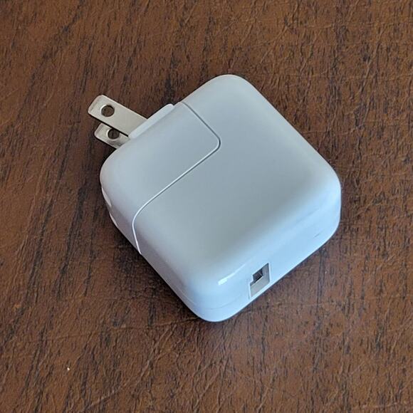 Apple A1205 USB Power Adapter for iPod & iPhone - Picture 1 of 6